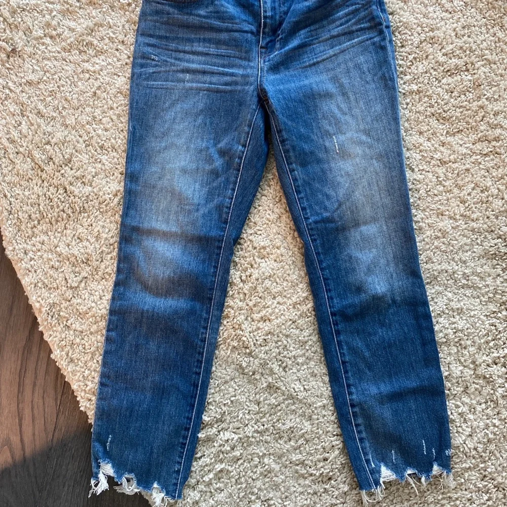 J.CREW Broken-in Boyfriend Jean with Chewed Hems Size: 27 Blue Denim J1981 - Picture 3 of 3